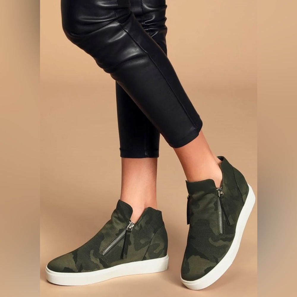 *NWOT* Steve Madden Camo High Top Wedge Sneakers [Size 9.5]